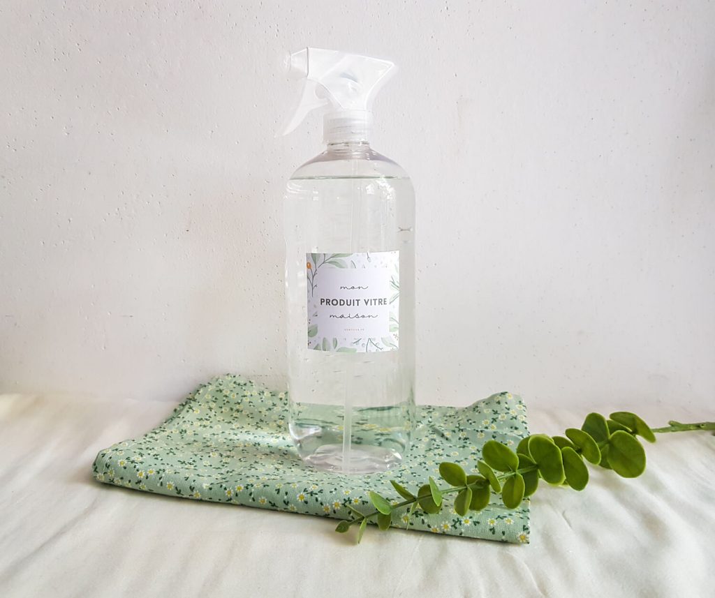 Recette d’adoucissant maison au vinaigre blanc et parfumé aux aromates du jardin